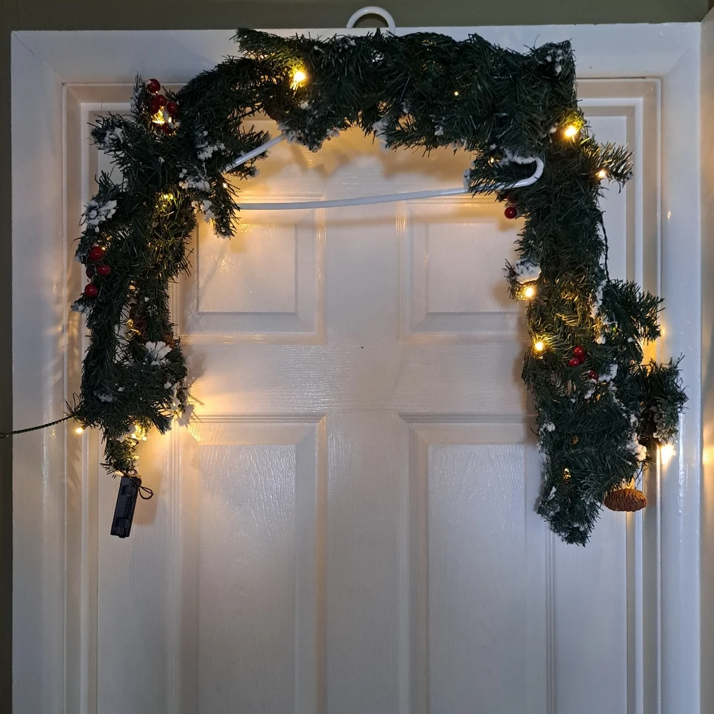 6ft pre lit Christmas Garland